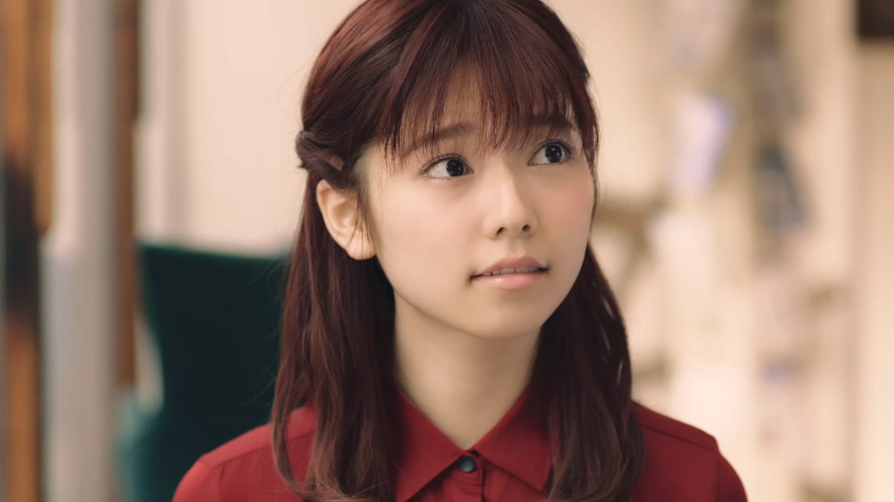 テレビCM「バイトAKBぱるる選抜募集告知篇」のワンシーン。
