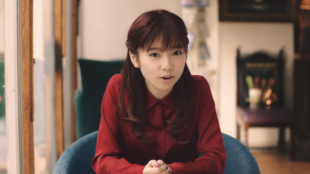 テレビCM「バイトAKBぱるる選抜募集告知篇」のワンシーン。