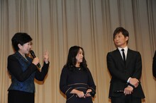 左から小池百合子衆議院議員、湊かなえ、黒木啓司（EXILE）。