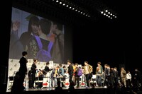 握手会の様子。（写真提供：Sony Music Records）