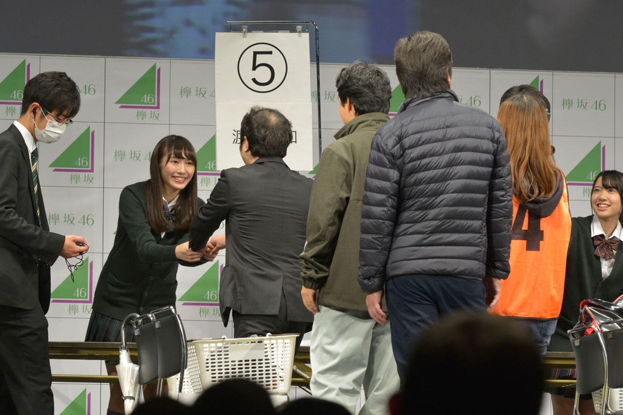 握手会の様子。（写真提供：Sony Music Records）