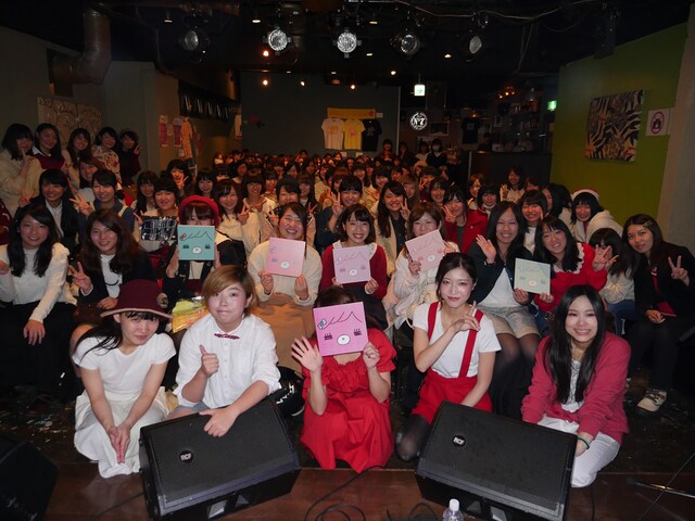 東京・gee-geで開催されたフリーライブ「シティーガールの休日」の様子。（撮影：吉川英里）