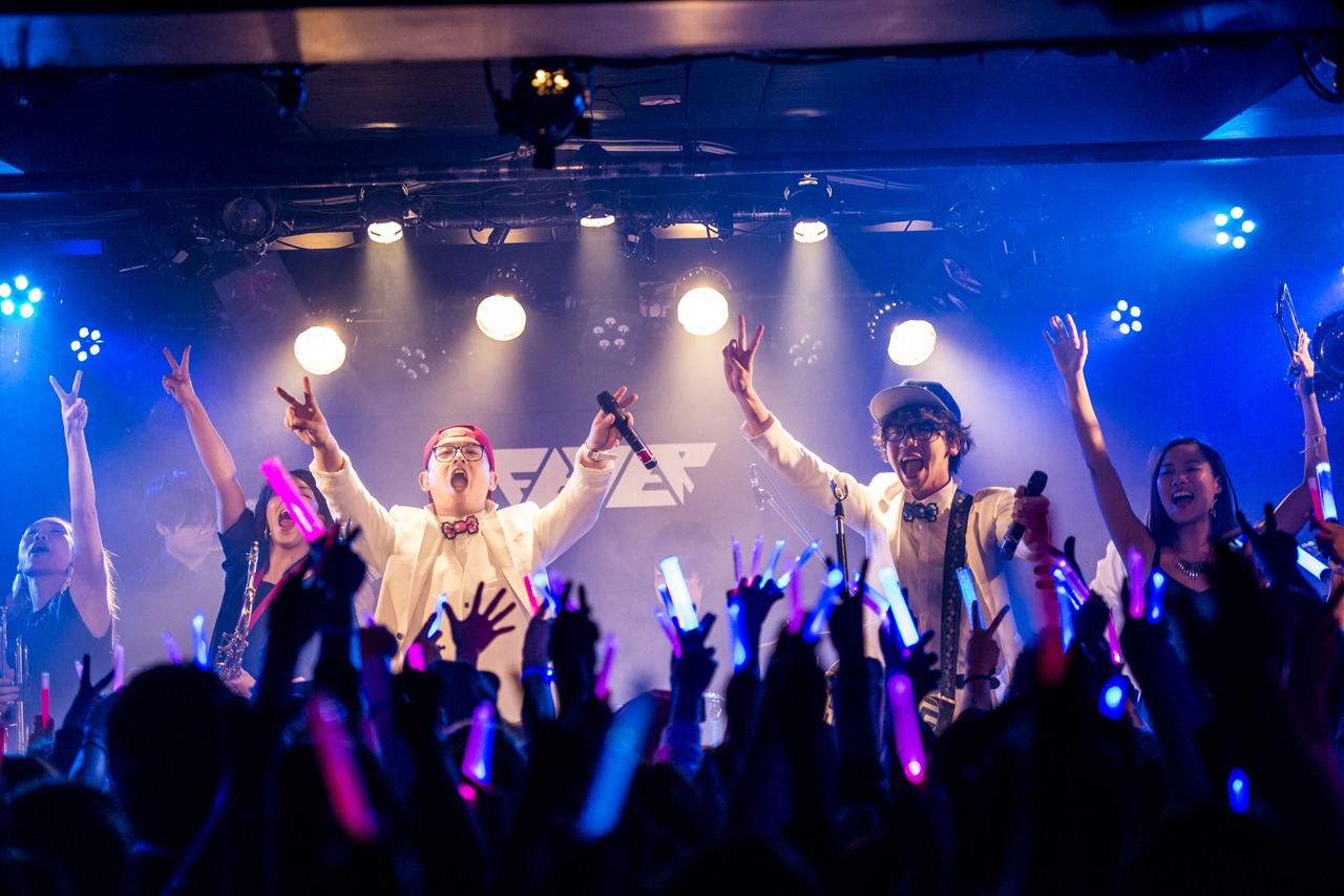 「ONIGAWARA 1stアルバム『エビバディOK?』リリースツアー2015～ウィーアーOK!!～」新代田FEVER公演の様子。（撮影：大橋祐希）