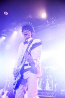 竹内サティフォ（Vo, G, Programming）（撮影：大橋祐希）