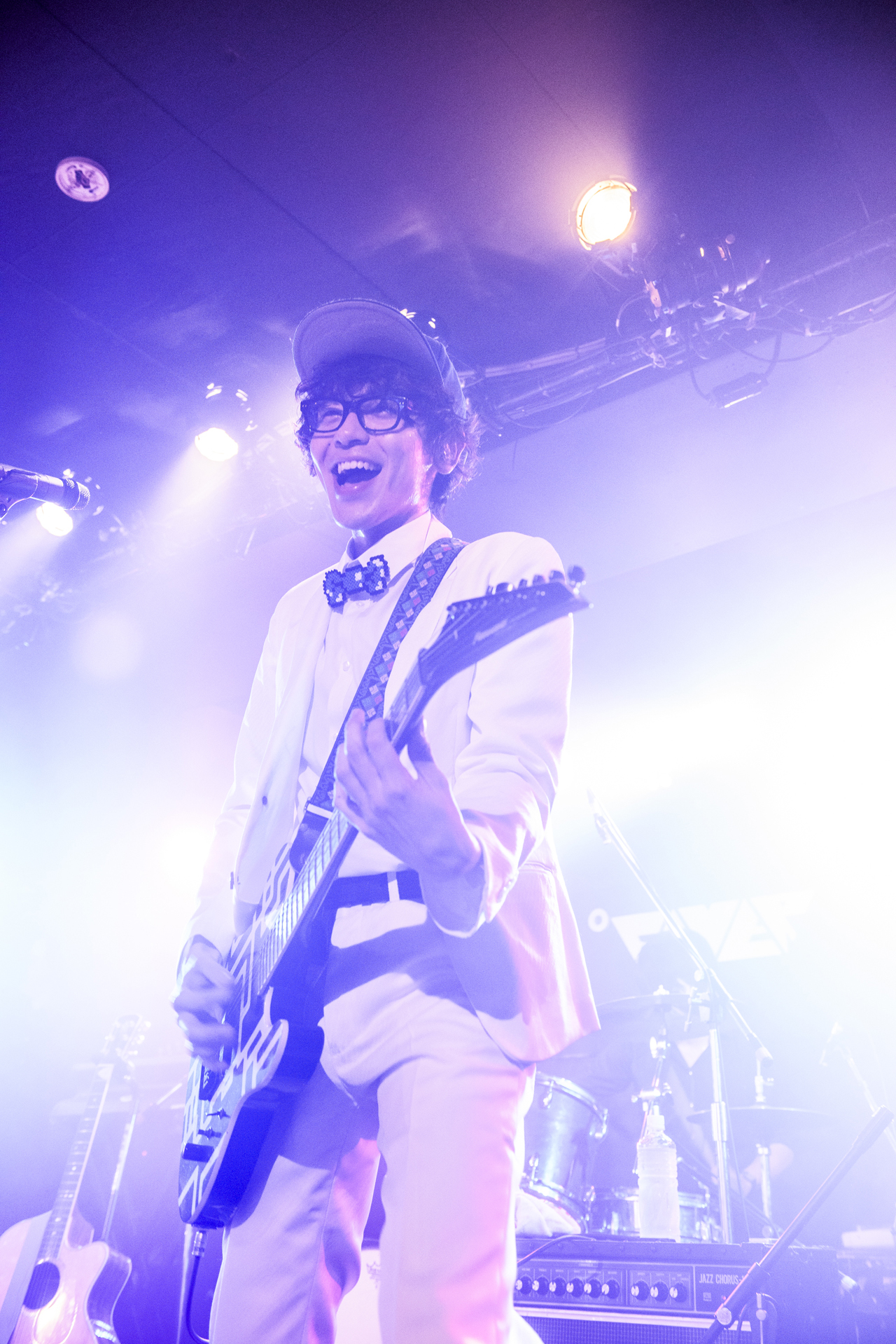 竹内サティフォ（Vo, G, Programming）（撮影：大橋祐希）