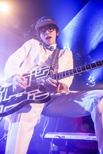 竹内サティフォ（Vo, G, Programming）（撮影：大橋祐希）