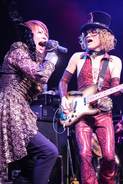 えろ漫画家ピクピクン☆（左）とROLLY（右）。（撮影：にしゆきみ）