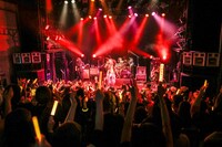 「今年の全てを吐き出し全力で暴れ咲き乱れろ！超ピクラー祭り♪」のライブの様子。（撮影：にしゆきみ）