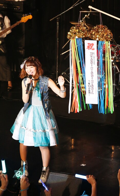 「飯田里穂 First Live rippi-rippi-rippi」の様子。(撮影:森久)