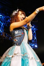 「飯田里穂 First Live rippi-rippi-rippi」の様子。（撮影：森久）