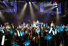 「飯田里穂 First Live rippi-rippi-rippi」の様子。（撮影：森久）