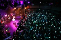 「飯田里穂 First Live rippi-rippi-rippi」の様子。（撮影：森久）