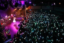 「飯田里穂 First Live rippi-rippi-rippi」の様子。（撮影：森久）