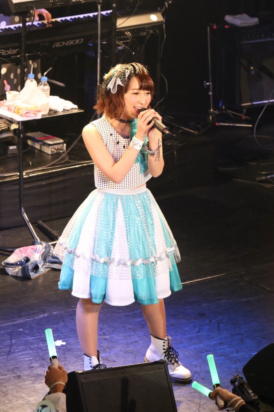 「飯田里穂 First Live rippi-rippi-rippi」の様子。（撮影：森久）