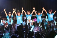 「飯田里穂 First Live rippi-rippi-rippi」の様子。（撮影：森久）