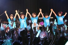 「飯田里穂 First Live rippi-rippi-rippi」の様子。（撮影：森久）