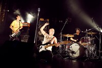 MO'SOME TONEBENDER「Ride into HEAVEN TOUR ～天国に一番近いGIG～」東京・東京キネマ倶楽部の様子。（撮影：岡田貴之）