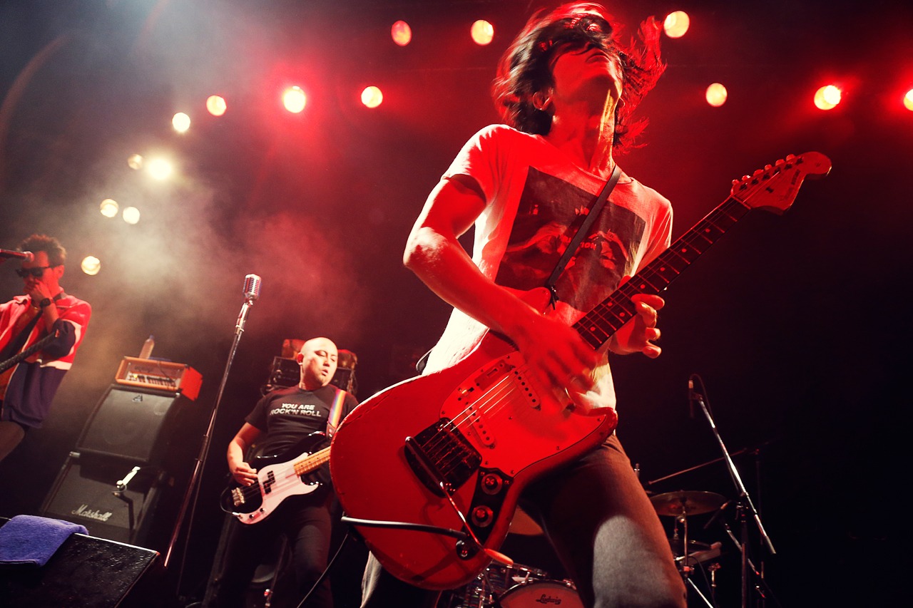 MO'SOME TONEBENDER「Ride into HEAVEN TOUR ～天国に一番近いGIG～」東京・東京キネマ倶楽部の様子。（撮影：岡田貴之）