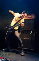 藤田勇（G, Dr, Key）（撮影：岡田貴之）