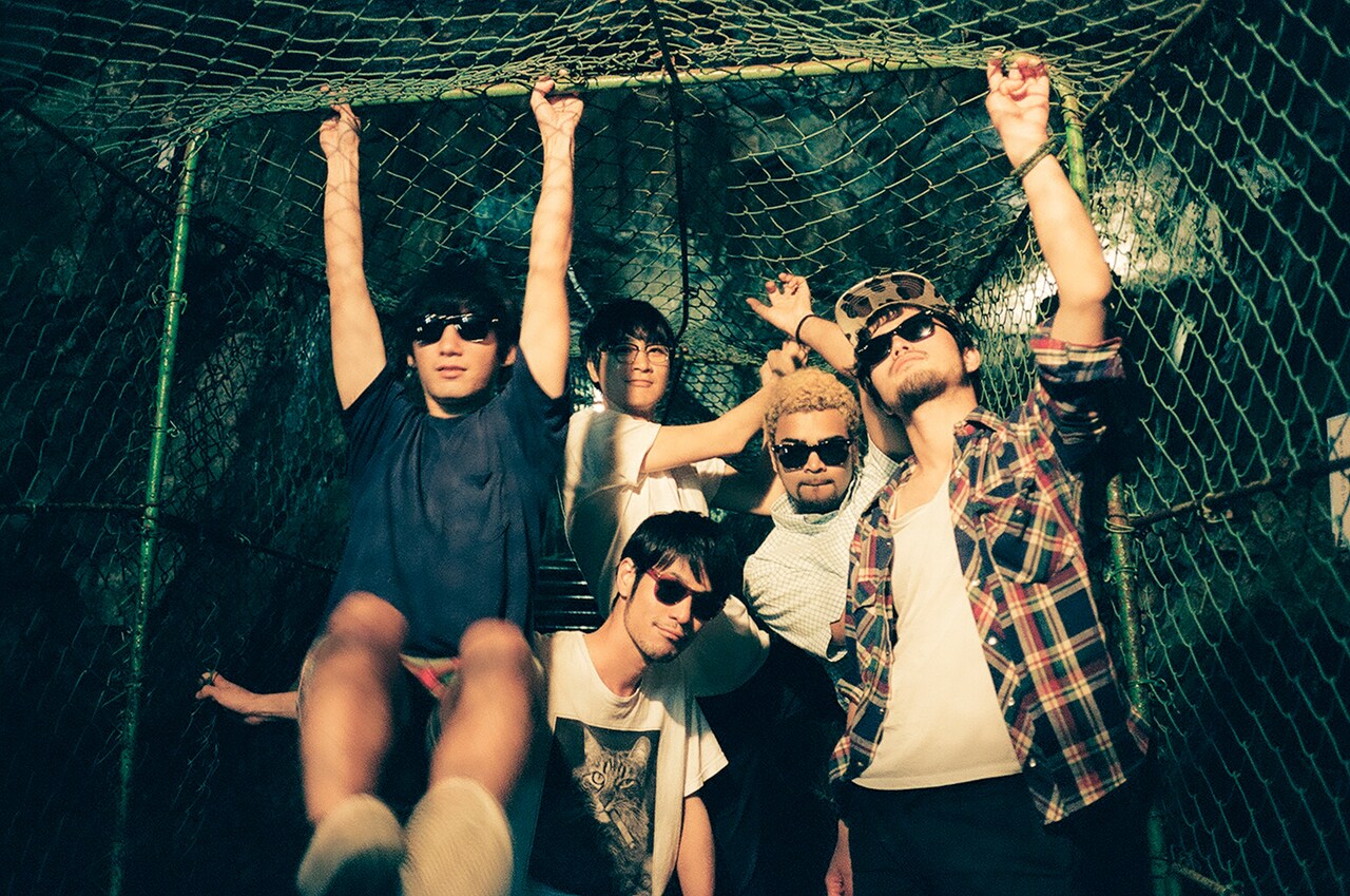 QUATTRO、ライブ活動休止前最後のステージはKONCOSとのツーマン