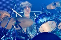 小倉誠司（Dr）（撮影：古渓一道）