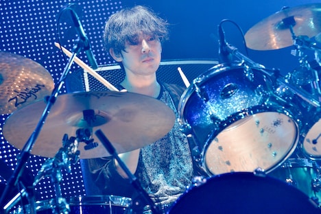 小倉誠司（Dr）（撮影：古渓一道）