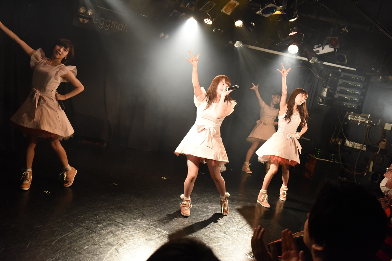 「THE LIVE Vol.8」のハート×ストリングスによるライブの様子。