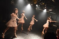 「THE LIVE Vol.8」のハート×ストリングスによるライブの様子。