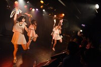 「THE LIVE Vol.8」のオトメ☆コーポレーションによるライブの様子。