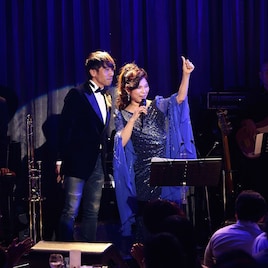 八代亜紀がTHE BAWDIES作ブルース初披露、寺岡呼人も登場