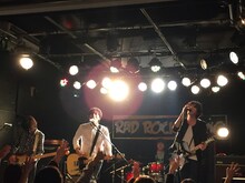 昨日11月18日に愛知・RAD HALLで行われた、NOVELSのライブの様子。（撮影：森本優一）