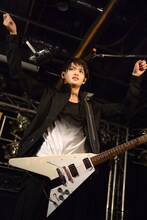 ダンスの振り付けを踊るGORO。