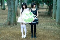 短編「レイニー＆アイロニーの少⼥コレクション」のメインビジュアル。