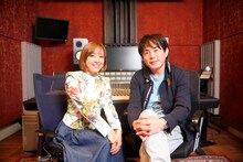 左から平原綾香、佐藤竹善。（写真提供：ユニバーサルJ）