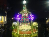 福岡・マリノアシティ福岡に飾られているコラボツリー。