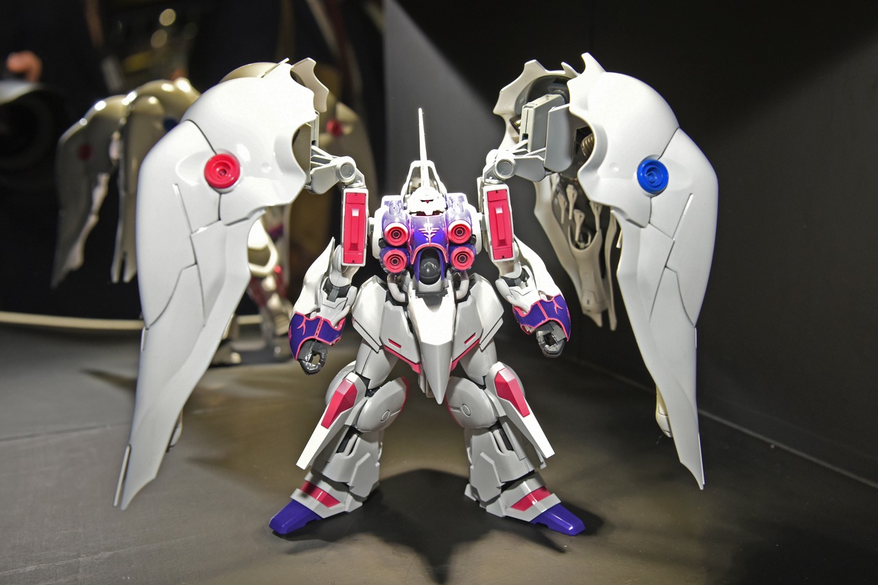 人気画像5位は「『感無量すぎて震えが止まらない』SUGIZO、ガンプラ自信作出展」より、市川紗椰のガンプラ作品。