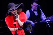 「野宮真貴、渋谷系を歌う -2015-。~Miss Maki Nomiya sings Shibuya-kei Standards 2015~」の様子。(Photo by hajime kamiiisaka)