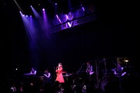 「野宮真貴、渋谷系を歌う -2015-。～Miss Maki Nomiya sings Shibuya-kei Standards 2015～」の様子。（Photo by hajime kamiiisaka）