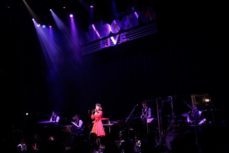 「野宮真貴、渋谷系を歌う -2015-。～Miss Maki Nomiya sings Shibuya-kei Standards 2015～」の様子。（Photo by hajime kamiiisaka）