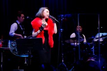 「野宮真貴、渋谷系を歌う -2015-。～Miss Maki Nomiya sings Shibuya-kei Standards 2015～」の様子。（Photo by hajime kamiiisaka）