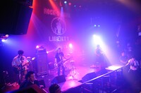 SIDE IMPACT（撮影：タカハシアキラ）