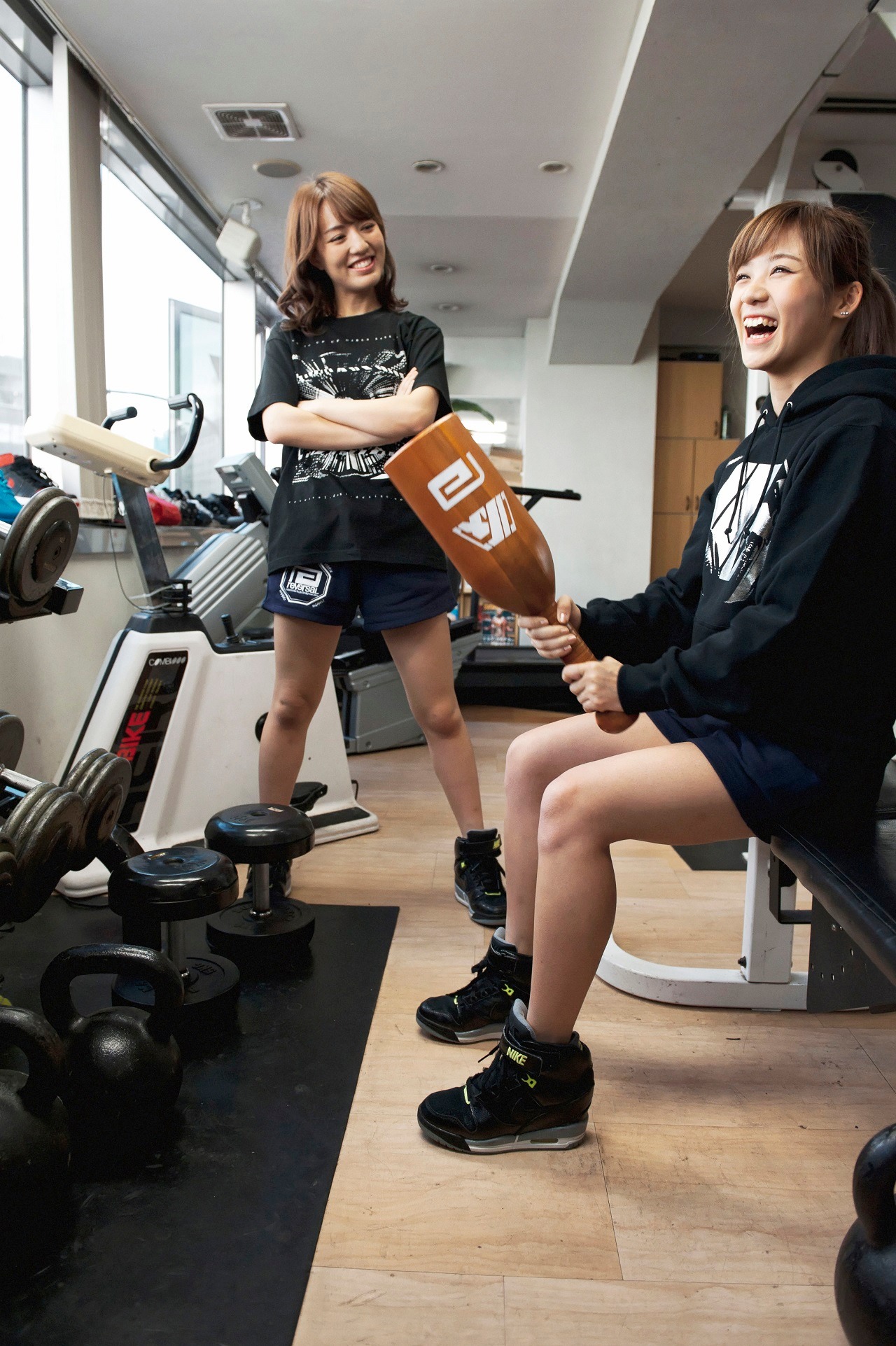 奥から関根梓、佐藤綾乃（アップアップガールズ（仮））。