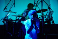 竹縄航太（Vo, G, Piano）（撮影：神藤剛）