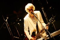 竹縄航太（Vo, G, Piano）（撮影：神藤剛）