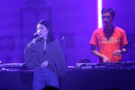 左から中納良恵、tofubeats。（撮影：高橋良美）