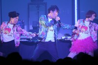 「ザ・ベスト・オブ 藤井隆 “AUDIO VISUAL”& tofubeats “POSITIVE” W release party! 」のライブの様子。（撮影：高橋良美）