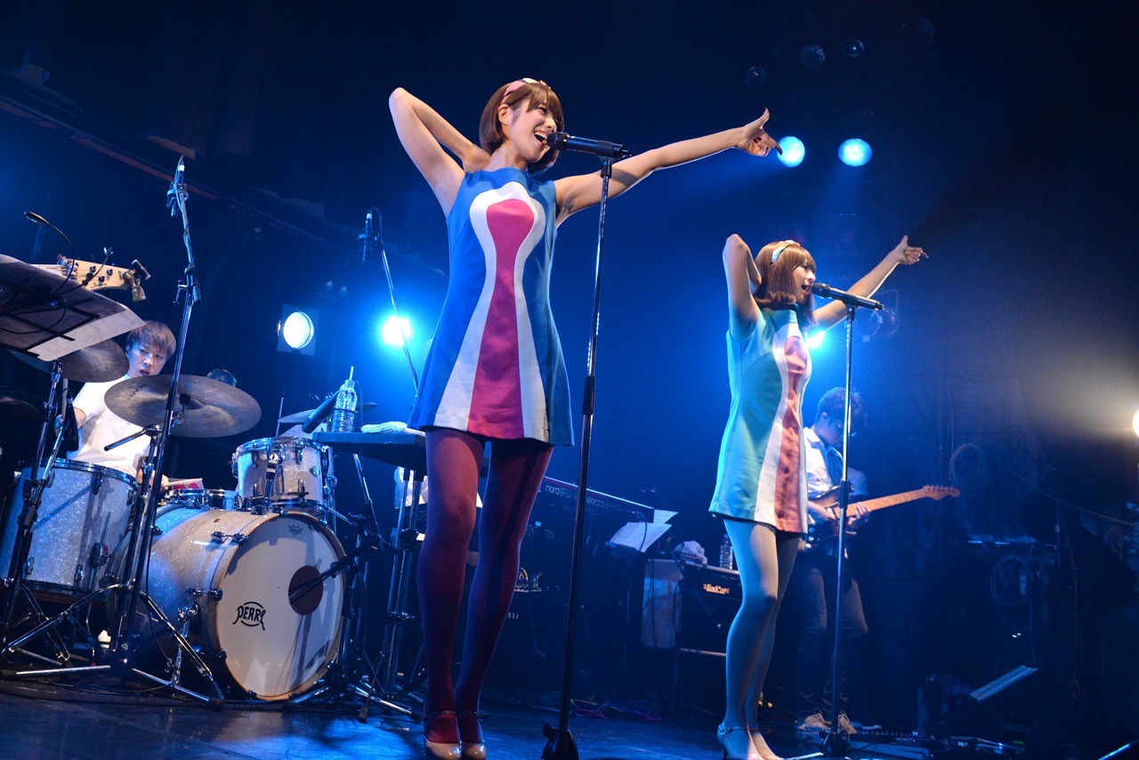 2015年11月に行われた「バニラビーンズ ワンマンライブ Vol. 8」の様子。