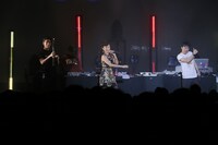「ザ・ベスト・オブ 藤井隆 “AUDIO VISUAL”& tofubeats “POSITIVE” W release party! 」のライブの様子。（撮影：高橋良美）