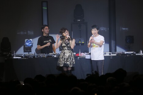 左からtofubeats、早見優、藤井隆。（撮影：高橋良美）