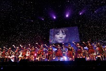 握手会イベントの様子。(c)AKS